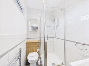 Ensuite- click for photo gallery